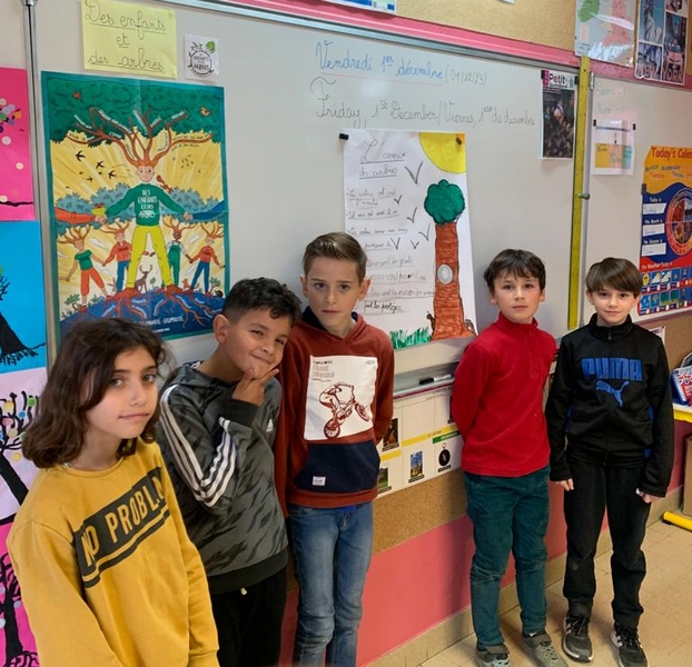 Présentation de leur affiche par les enfants