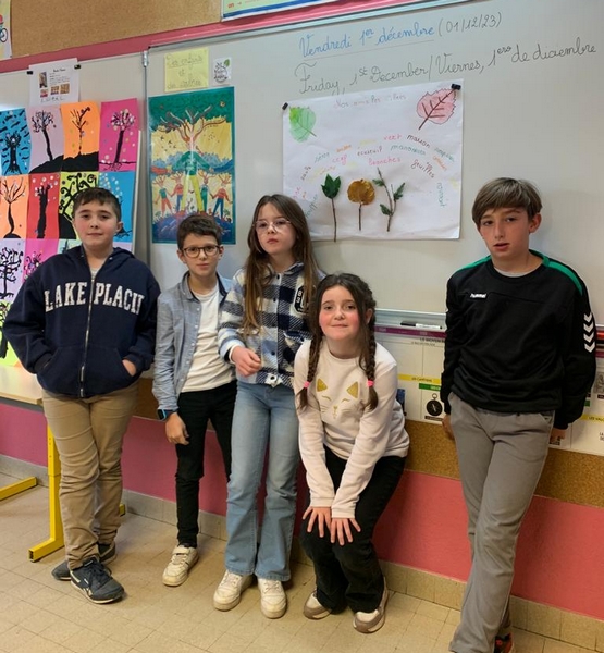 Présentation de leur affiche par les enfants