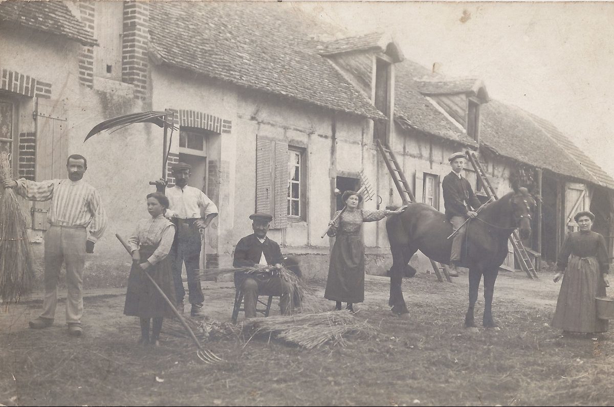 la famille MAURICE aux Coudrays vers 1914